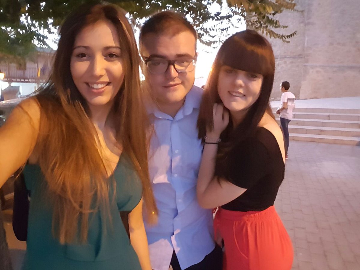 javi240696's tweet photo. Y gracias también sobretodo a esas personas especiales💕👌👌 https://t.co/8NeZahFcVA
