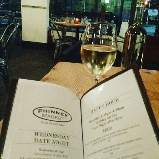 PhinneyMarket's tweet photo. Take a break! #HappyHour is served on weekdays from 2:30-4:30pm. 🍷#PhinneyMarketPub #Seattle https://t.co/zd7oLnK6NE