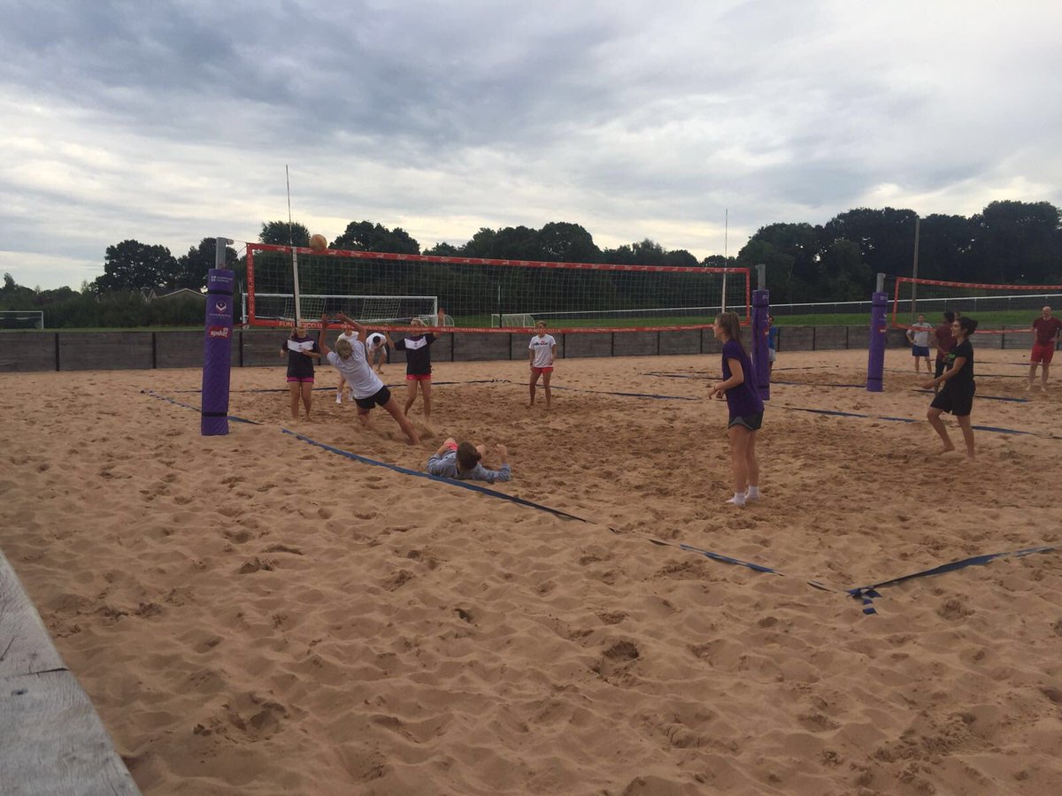Lborofootballw's tweet photo. Pre season is well underway here at Loughborough, tonight the girls enjoyed some volleyball #lswfc #4teams1club https://t.co/oqOVUI3PVu