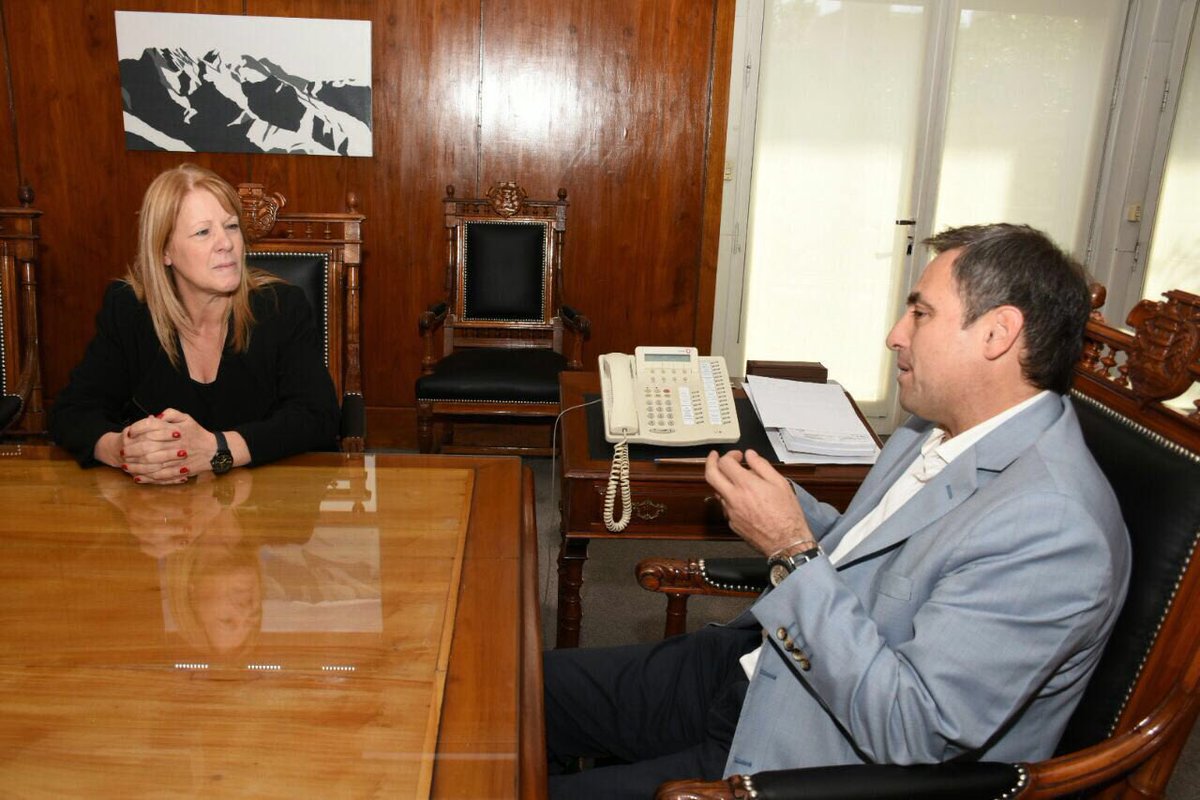 ramonjmestre's tweet photo. El diálogo es la única herramienta que nos da más calidad institucional. Hoy tuve el gusto de recibir a @Stolbizer. https://t.co/S1BlC2QJrL