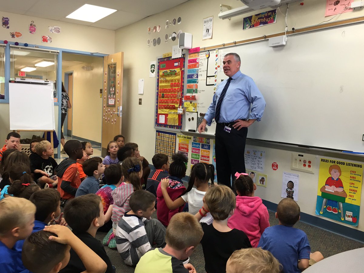 mpolkyLBE's tweet photo. Learning how to be kind and safe in school with Mr. McCrone! @kmcdonaldLBE @cdanaLBE @bobmccrone#lbeallaboutthekids https://t.co/OVqEKXUh9b