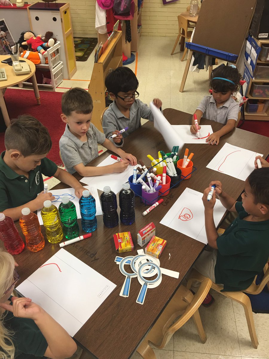 Tracey33331's tweet image. We made the 7 colors of the rainbow 🌈 during Science Eyes 🔍 #water #foodcolor #mixingcolors #observing