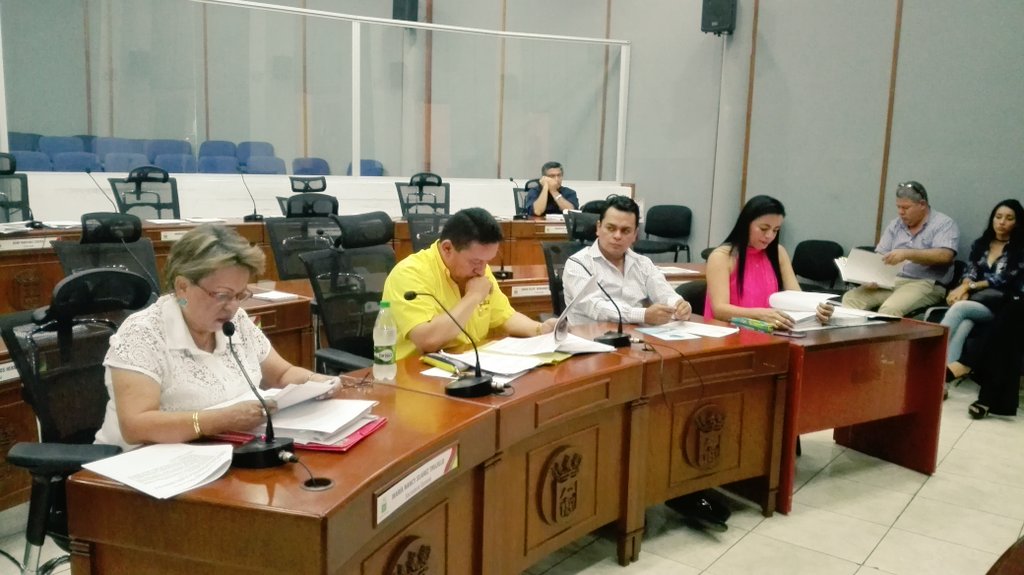 Concejodeneiva's tweet photo. Primer debate proyecto de acuerdo "Por medio del cual se establece el impuesto de #alumbradopublico en #Neiva" https://t.co/lLXFf8AaOw