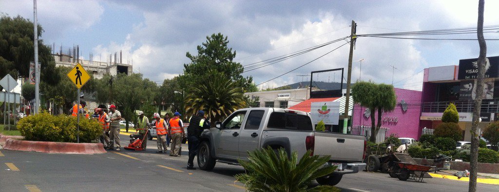 Hola <a href="/gobiernohidalgo/">Gobierno Hidalgo</a> <a href="/pachuca_/">Pachuca Hidalgo</a> ¿están eliminando paso peatonal? ¿O qué están haciendo sobre bulevar san javier?