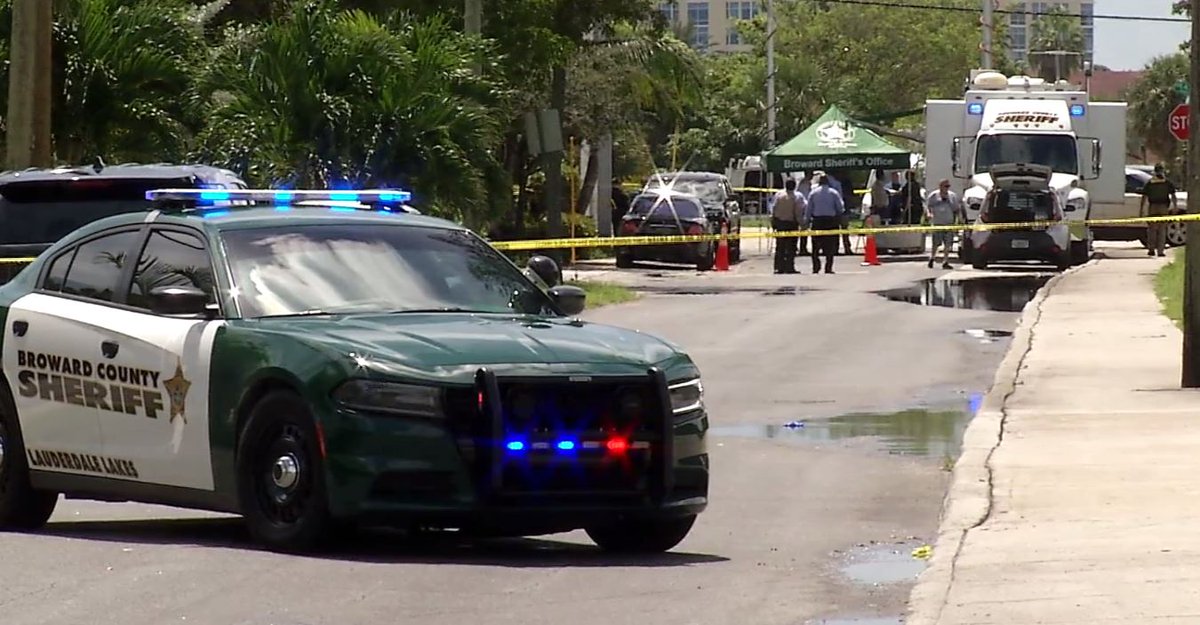 JRodzMIA's tweet photo. #BSO deputy involved in shootout with suspect while investigating stolen vehicle @Telemundo51 @lisettmarit51 https://t.co/lzdKOoZaAw