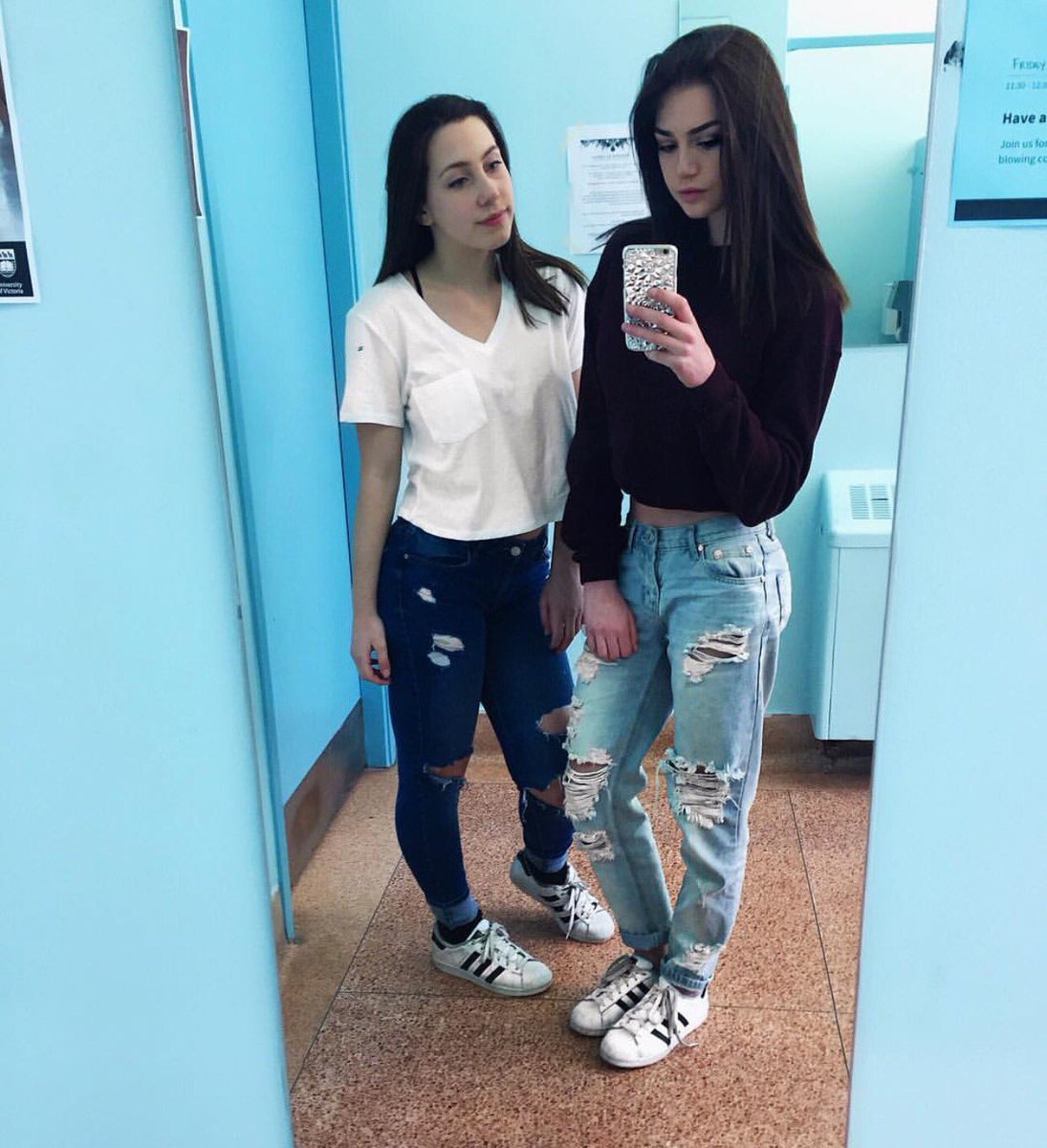 I need to pee,but first 

Let me take a selfie 😂🙄💙