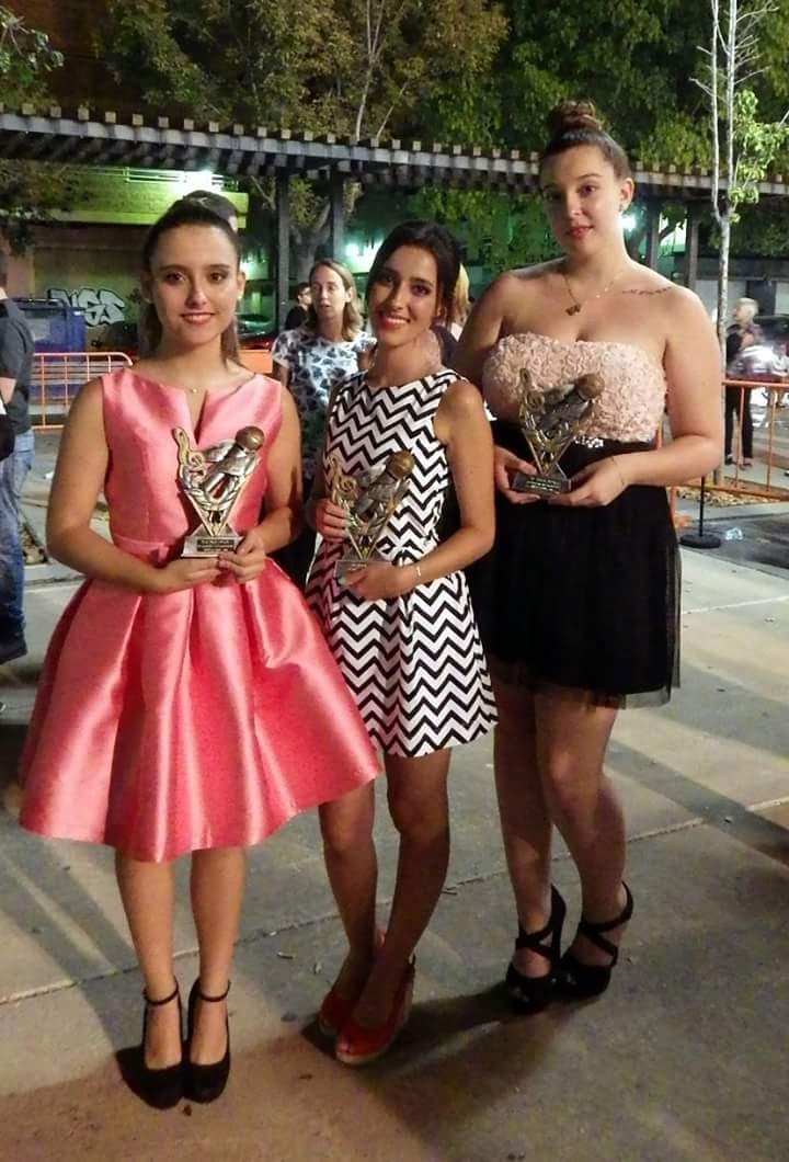 XirivellaSona's tweet photo. Y aquí ponemos cara a nuestras 3 #ganadoras de #INTERPRETA2016.Andrea Soto,Paula Guasp y Lucía Cano(1a,3a y 2a) https://t.co/p3dZnCCUp2