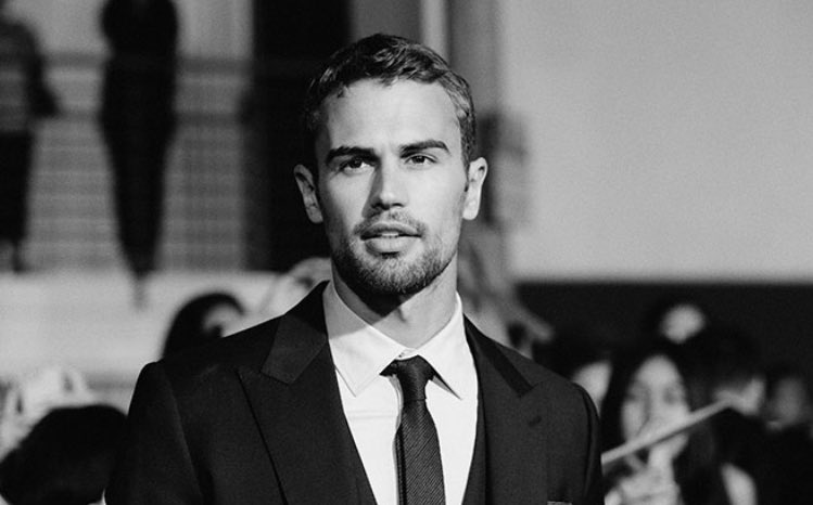 LegsOpenOrNot's tweet image. Theo James