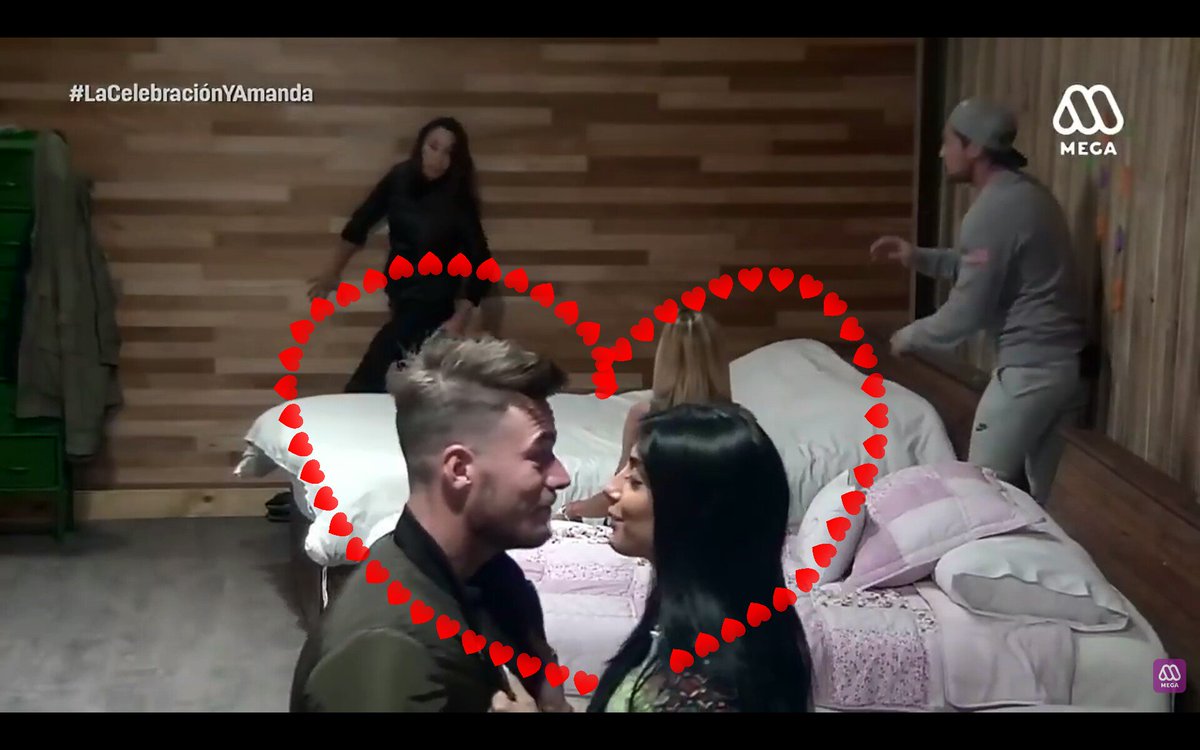 araslaliGC's tweet photo. Y como ya dije una vez, mientras el pesado este critica, @Tony_Spina está así con Flavia ❤👏 viviendo SU vida https://t.co/KwH0osaiov