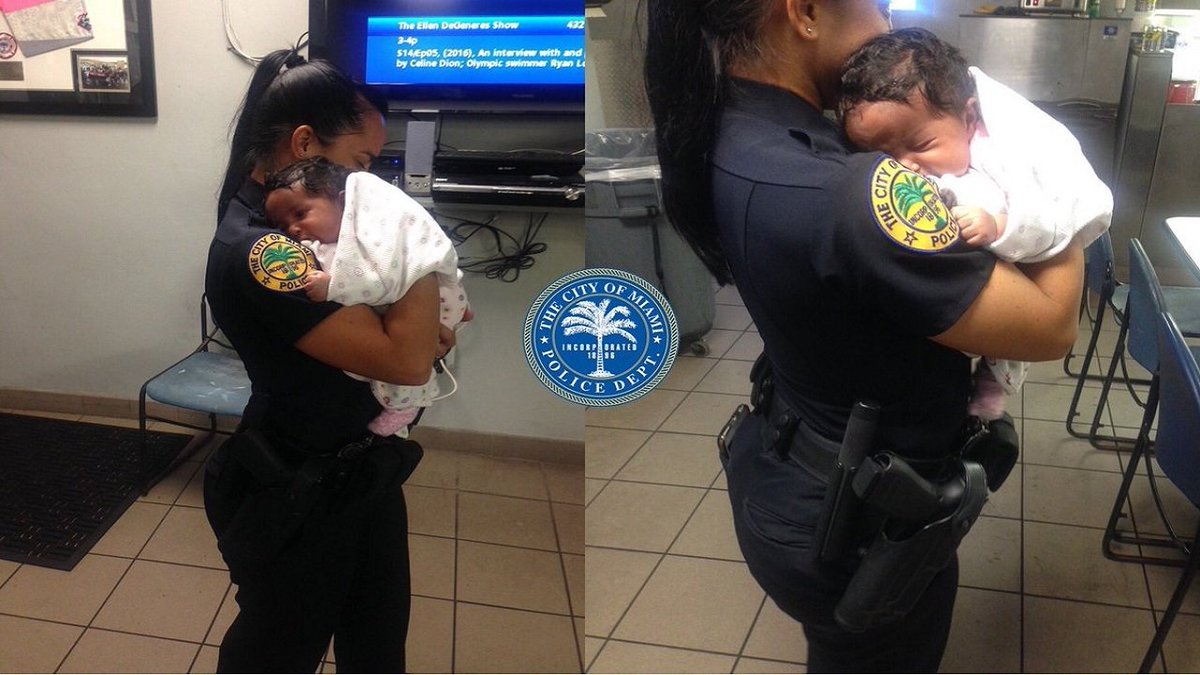 #BREAKING Miami police find 2-month-old baby in car with unconscious parents bit.ly/2caxE3p?utm_me… https://t.co/SNa0T1rONn
