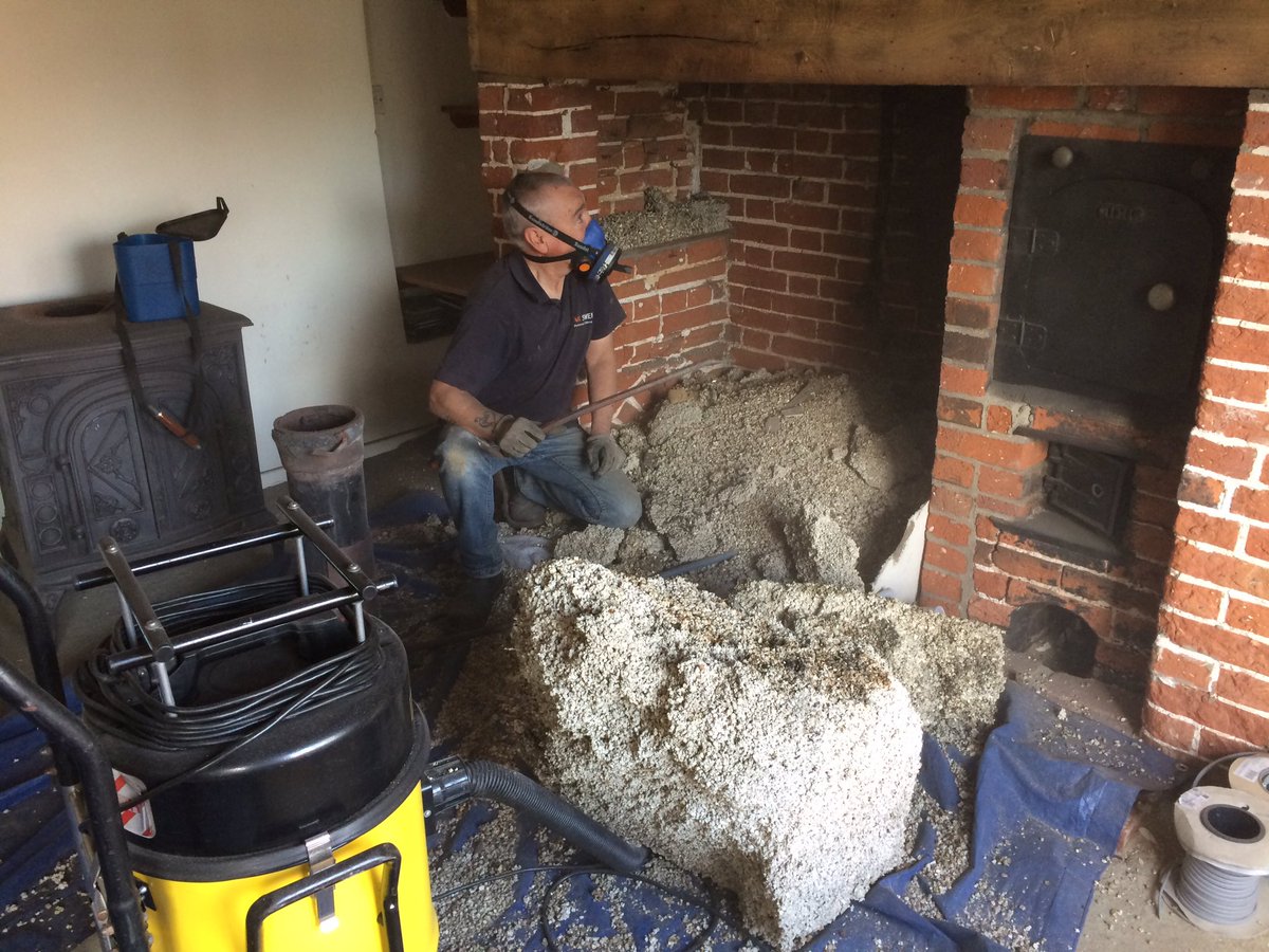 Mkchimneysweeps's tweet photo. Removed this shocking install today , huge amounts of rock solid vermiculite and scorched batons https://t.co/1IcH7mzSvP