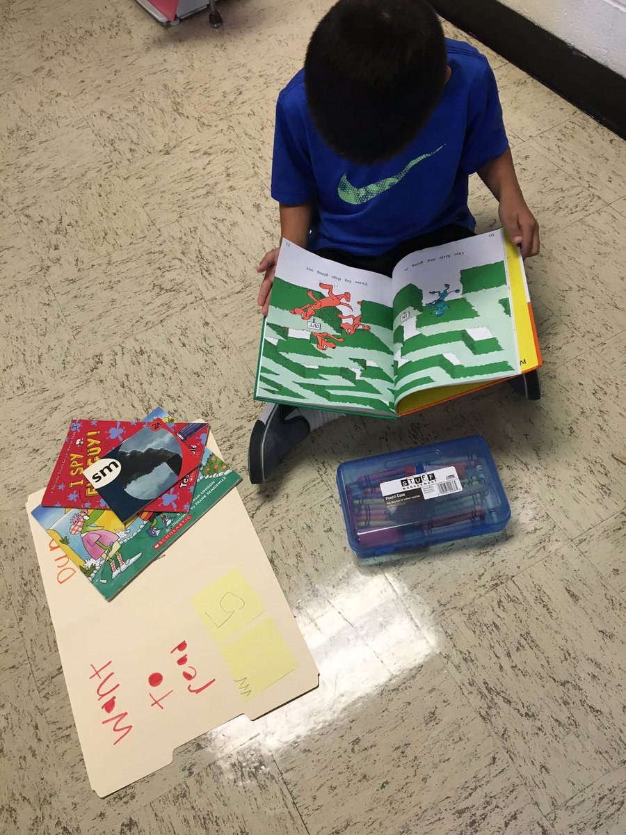 wiardl's tweet photo. Making goals to read more and more and keeping track of those goals! #lucyreading #goodhabits @RoyalManorgjps https://t.co/v3319noK8e