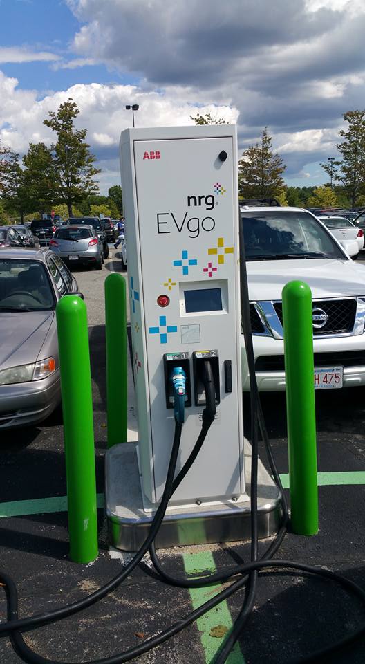 mikeferns2's tweet image. Trip to where I grew up, where #ABBtechnology helps to charge electric vehicles at a mall. simon.com/mall/pheasant-…