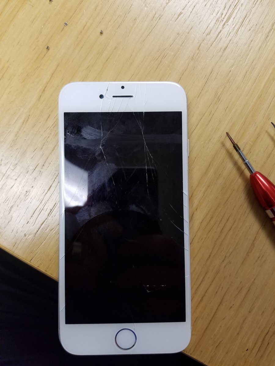 alphamobiletech's tweet image. iPhone 6 screen repair, before and after #anotherhappycustomer #iphone6 #alphamobiletech