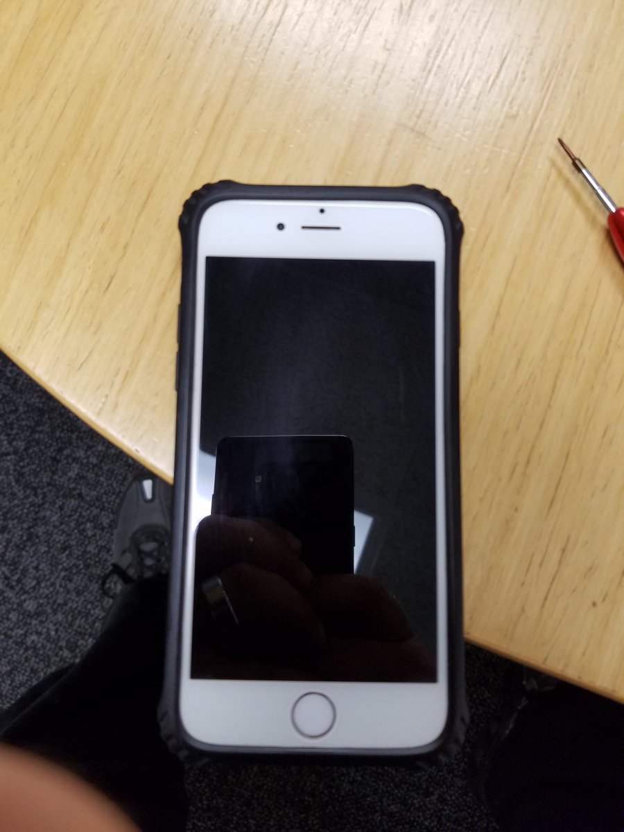 alphamobiletech's tweet image. iPhone 6 screen repair, before and after #anotherhappycustomer #iphone6 #alphamobiletech