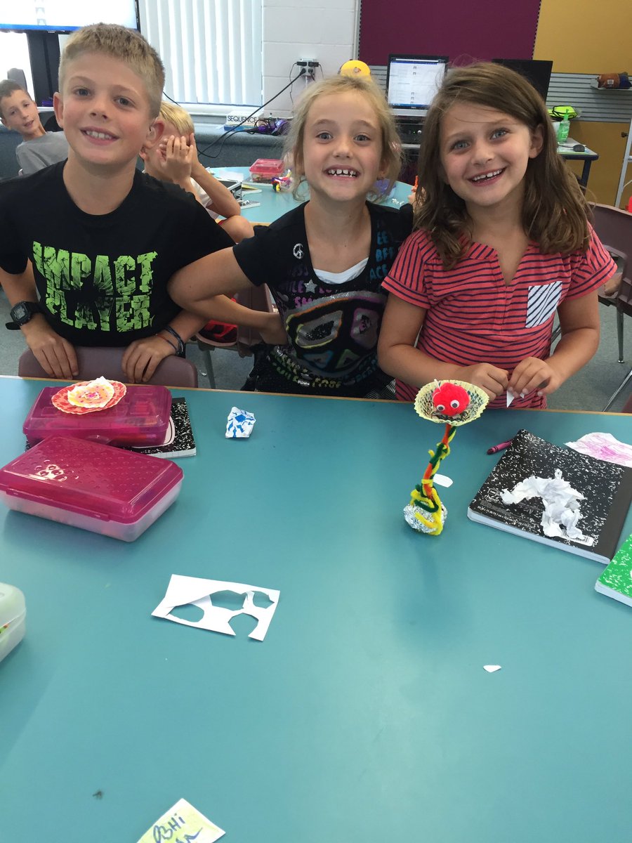 JoyceLPushpak's tweet photo. Today we built a perch and helped Harry! #makersuccess @HillcrestK3 https://t.co/S6XDUhtrF3