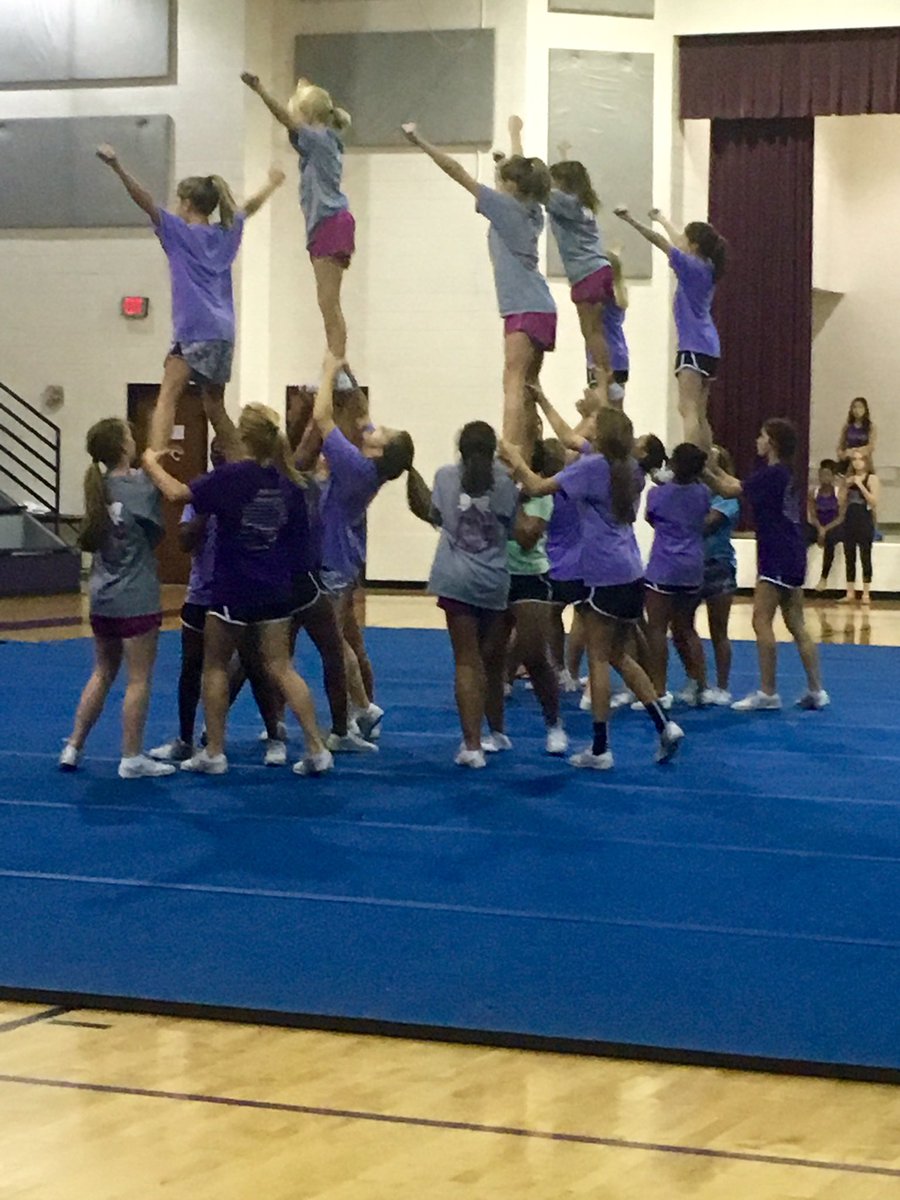KHMcDaniel's tweet image. #practicemakesperfect #DCMSCheer #1stpeprallytmrw #TeamDCS