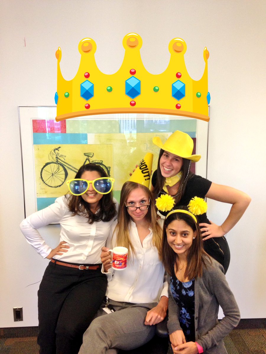 EYSamIAm's tweet photo. Holdin down the fort at the office #EYfam #EYprincesses  #hardatwork @EYKavita @EYCampusCanada @EYLyndsay @EYJanaki https://t.co/KQHKHTNXvq