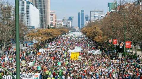 ChapuApaolaza's tweet photo. Decenas de m. se manifestaron en junio en Mad. a favor de la caza, la pesca y el medio rural. Xro no te lo contaron https://t.co/FPNeLNCDqz