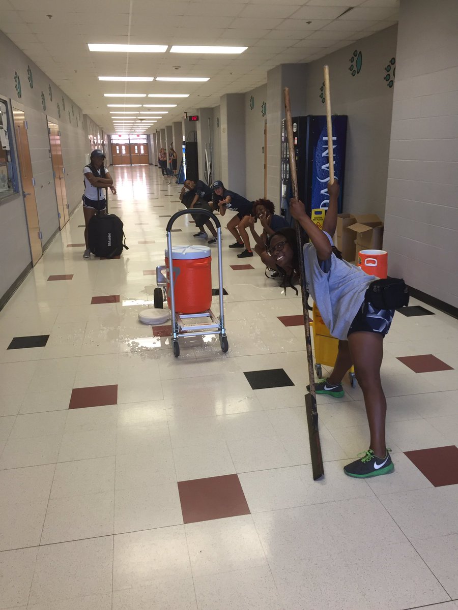 RHSWolvesATs's tweet photo. #ATSProbs when you spill your ice towels down the hall https://t.co/oVTFU50LLq