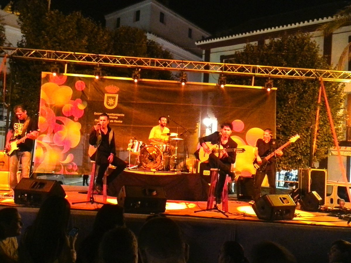 TVCarmo's tweet photo. Esta noche Navajita Platea en la Plaza de arriba. https://t.co/gYI6EzWNny