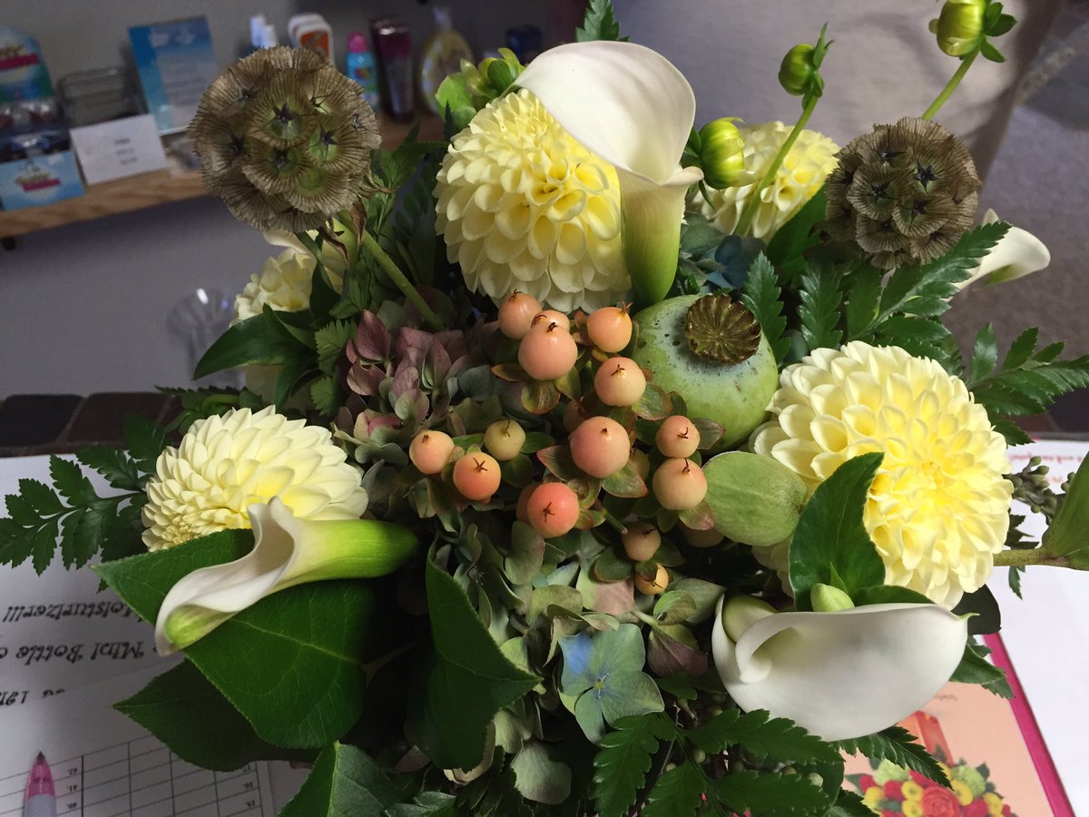 barbs_flowers1's tweet photo. Fun arrangement just left the building. :) @barbs_flowers1 #dahlias #minicallalilies #scabiosapods https://t.co/xLMXUxUrZA