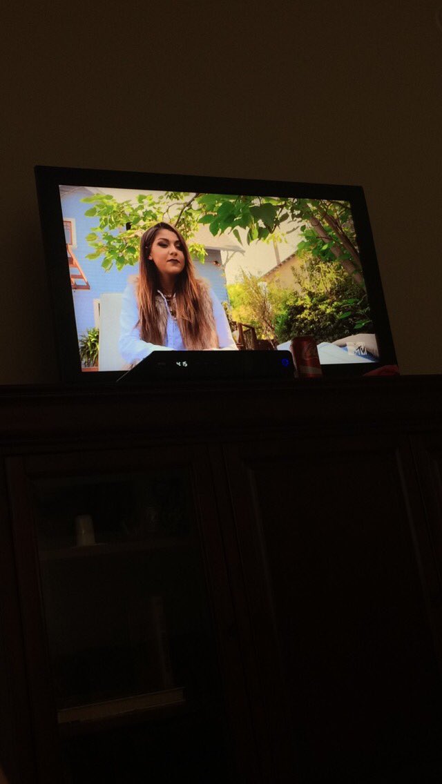 BailsFamily's tweet photo. @AndreaRussett on my tv? What? https://t.co/qp3jiVaUNm