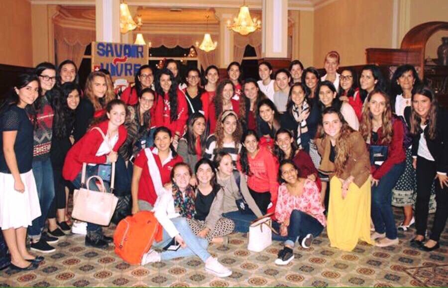 lechatelardhs's tweet photo. Esta foto fue hace un año💗 las amo tantoo https://t.co/RfeNDvz0kL