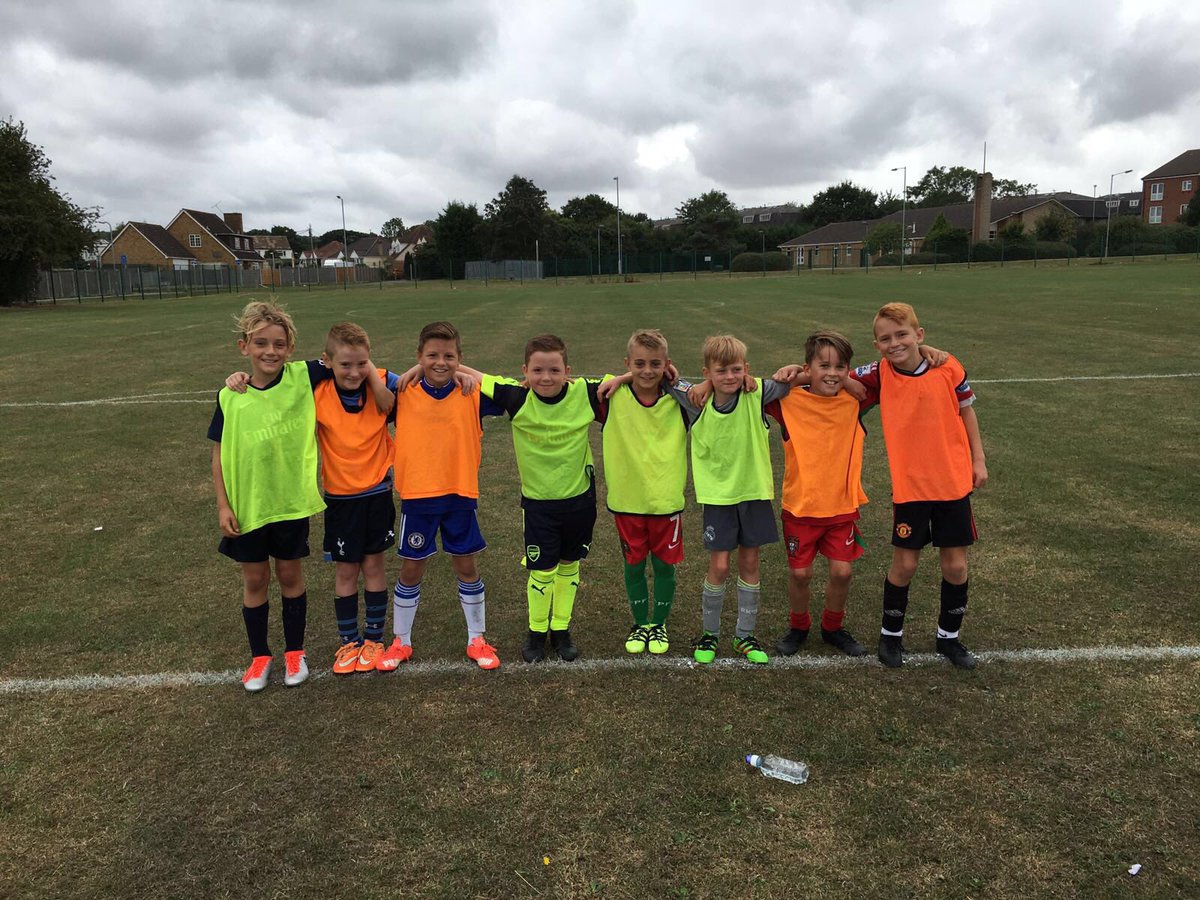 EssexEPD's tweet photo. Great session with Basildon Town over the weekend. A great bunch of boys. #TheFuture #Teamcoaching #Basildontown https://t.co/h6CCDykwvc