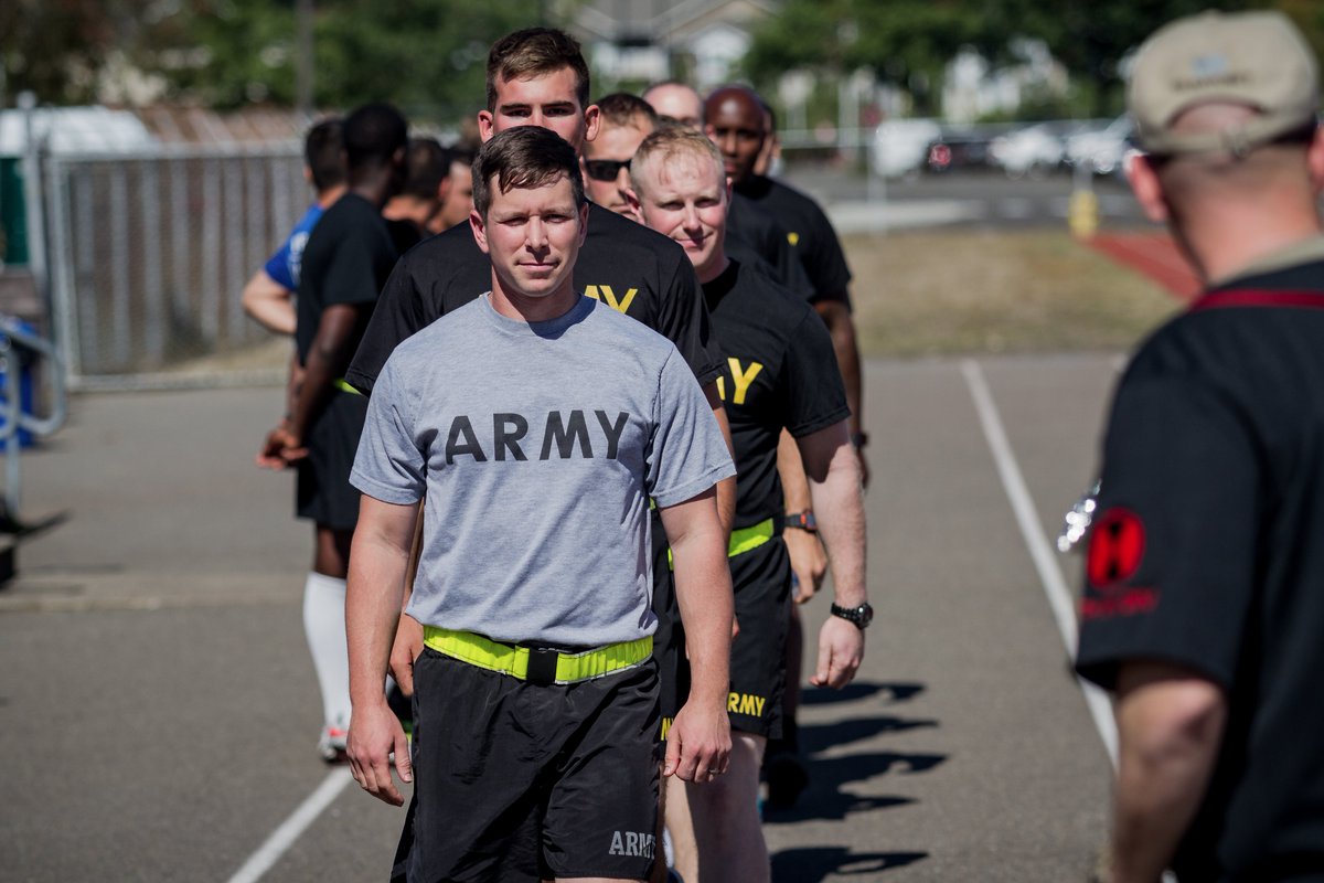 16thCAB's tweet photo. The @16thCAB Ultimate Frisbee team gets their #BayonetWeek trophy from the @7thID command team @JBLM_PAO, Sept. 9. https://t.co/OQNZd2h6h0