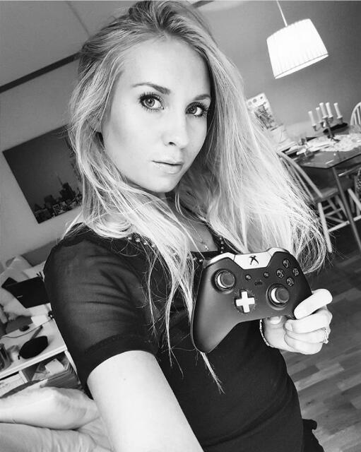Gold4fans's tweet photo. Today is #NationalVideoGamesDay which game do you love to play? i love play #NeverwinterXbox NW Xbox Astral Diamond https://t.co/gu01ZC9PeC