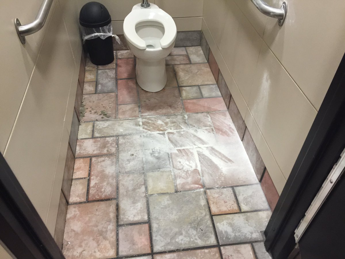 grandestlic's tweet photo. This was at my McDonald's in the woman's room 😑 #mcdprobs https://t.co/znJ9GgfNxr