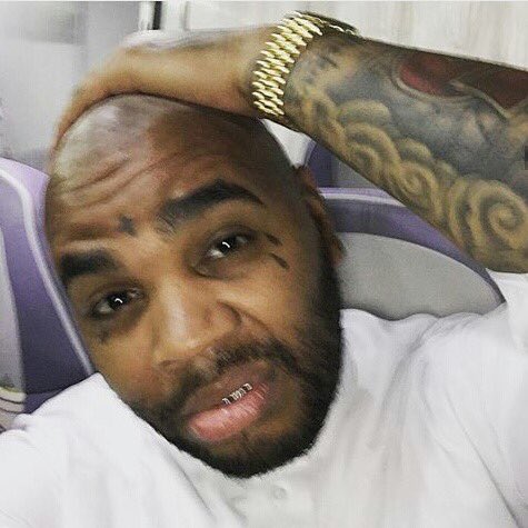 Teeshell_'s tweet image. 😐😐😐😐👽