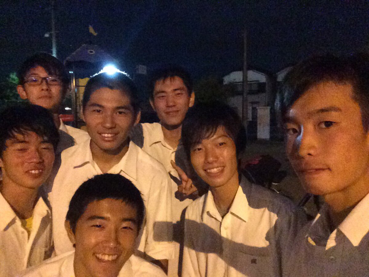 りょーへい No Twitter 坊主にしました 理由は誰よりも勉強と部活を頑張るため とでも言っておきます笑 断髪式メンバーありがとう しばらくの間 坊主前川をお願いします 笑 そしてもう1人僕と同じ姿の人が