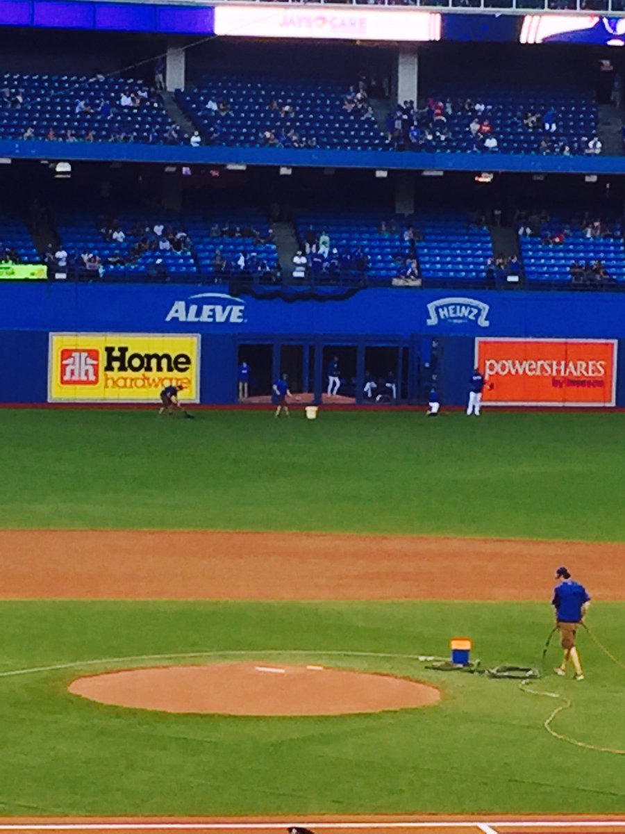 FoxyRoxy46's tweet photo. Go @BlueJays Go!! Our bullpen @GrillCheese49 where you at?!?!?! #OurMoment #jaysvsrays #racetooctober https://t.co/9tO7AciqmU