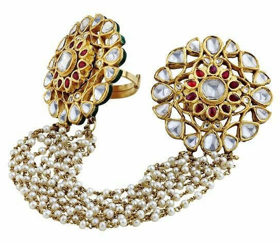 deepalinannu's tweet photo. Hazzorilal jewelers 💖💗💞💟💝#hazoorilal #indianjewelry #goldjewelry #jewelry #indianwedding  #rings  #bridal https://t.co/lvTWeRHq5t