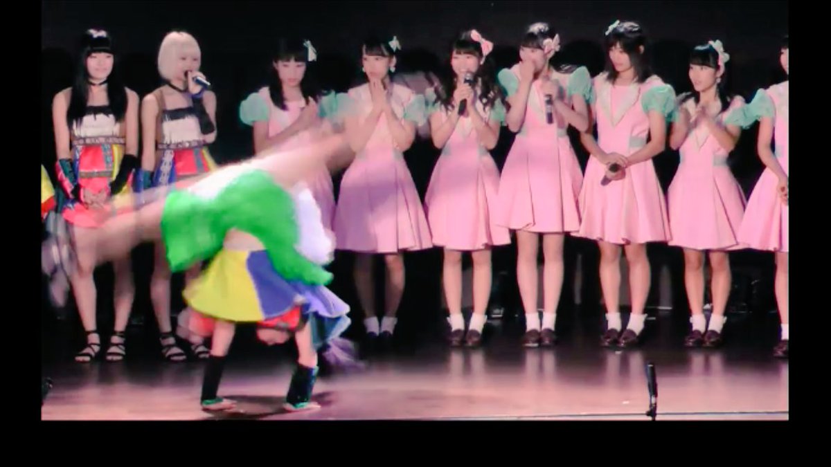 ボンざわーるど 吉本新喜劇 昨日の池袋ドルチャンはオトメブレイヴと東京cutecuteで 面白い子が多くて神回でした 何故かcutecuteの4人側転 の後オトブレせいちゃんのダブルサマーソルトキックのコラボ動画 T Co Vu4uqbonyr