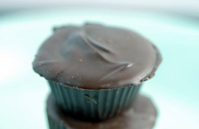 Nut Butter Cups: elanaspantry.com/nut-butter-cups #3Ingredients #Chocolate #NutButter #GlutenFree #GrainFree