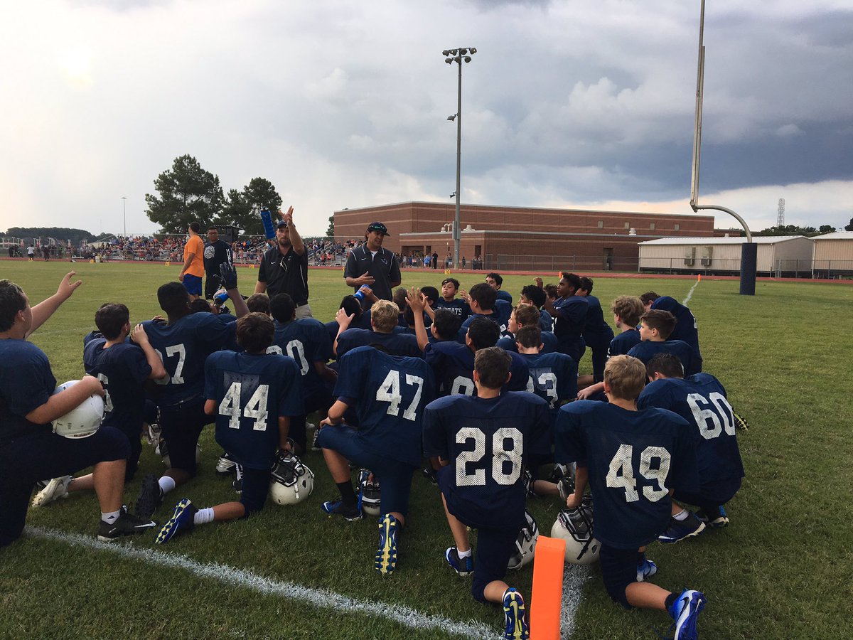 WWJHS_MrDavis's tweet photo. 7th grade B team up at the half 14-0 over Waller. #Time2Grind https://t.co/vsl5UyK14d