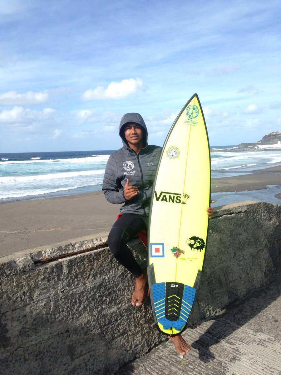 Muy listo para el mundial de surf junior aqui en portugal <a href="/vans_mx/">Vans México</a>