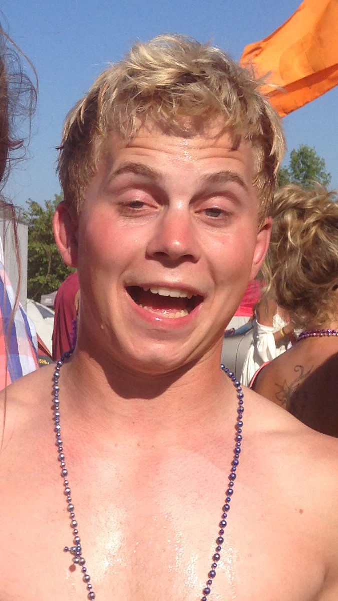 Dahlstrom11's tweet photo. Happy Birthday, @Sbrandt125 ‼️ hope you get as fucked up tonight as you were in this picture 🙂🍻 https://t.co/MJx76fmgeS