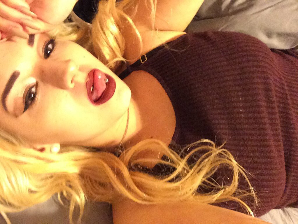 dailybeauties2's tweet photo. @Abbeylynn44 is so beautiful https://t.co/jXW7KXe8k4