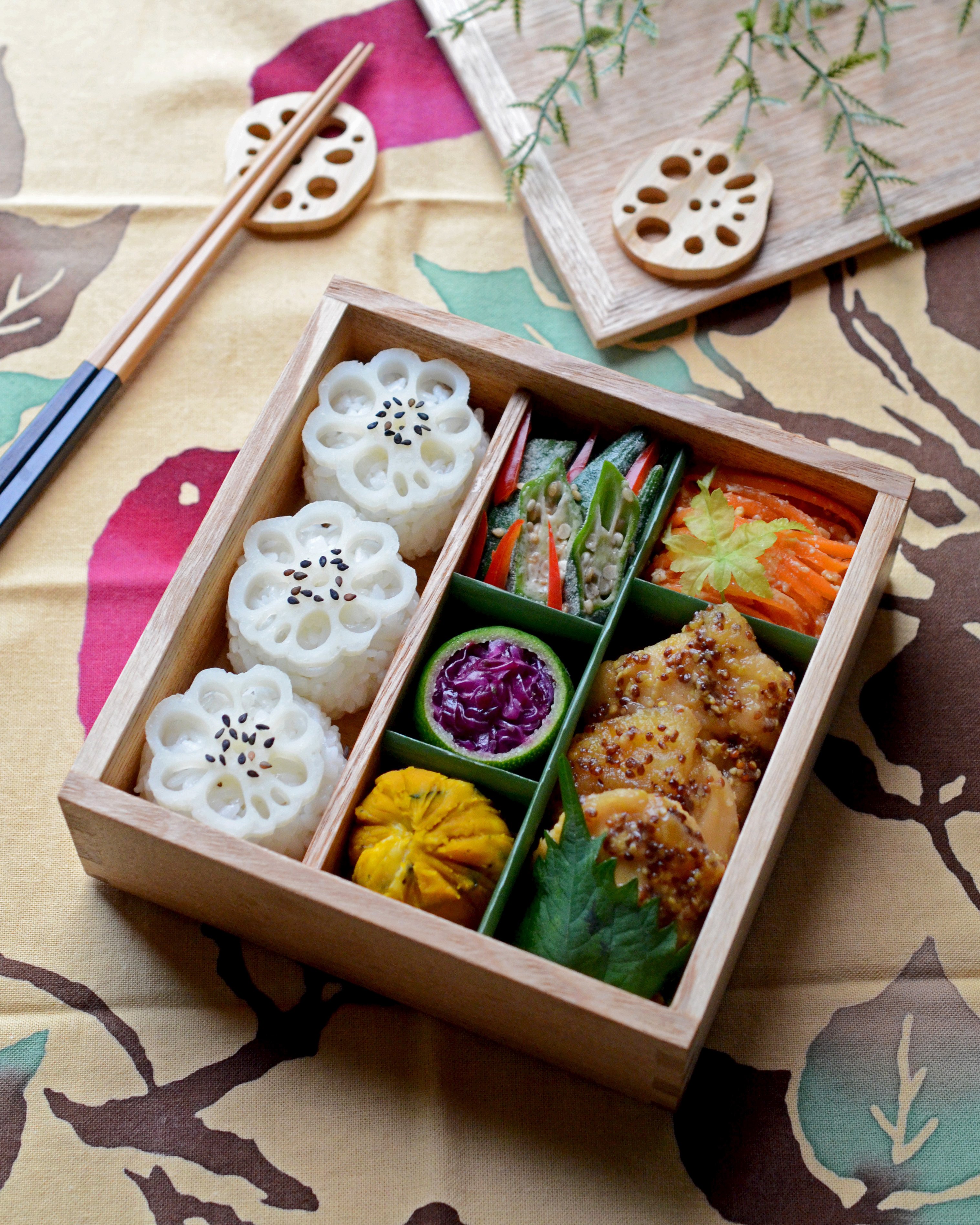 みずか 今日のオベントー 久しぶりの 重箱弁当 いつものように 常備菜 詰めただけ 詰め方 のコツは後ほどブログにて 弁当 重箱 手まりおにぎり 手まり寿司 詰めるだけ弁当の会 T Co Zrrlxb0r0n Twitter