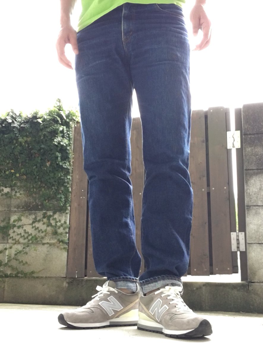 b124rocks's tweet photo. おはようございます🎵
昨日の休日は家から出れず引きこもり^^; 本日も朝活からの仕事開始です(笑) 今週も笑顔でいきましょー🎵
#児島島ジーンズ #102S #ニューバランス #M996 #USA https://t.co/HyJq53SLA5