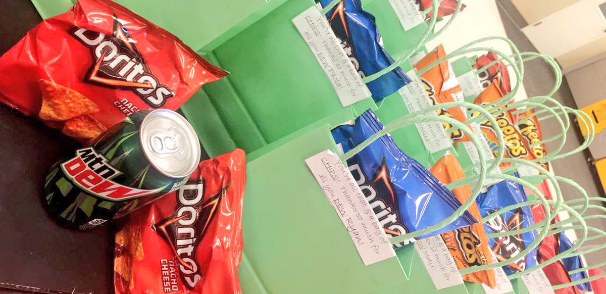 rleenuh's tweet photo. Green cashier speed recognition! ✅🏆🎯🔋🔑 "You're all that &amp; a bag of CHIPS! Thanks so much for all you DEW!" #T2441 https://t.co/Opt3UOzeL5