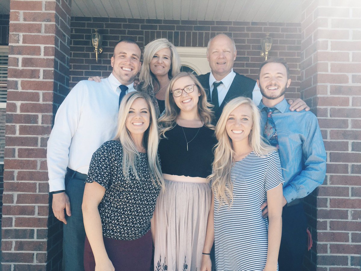 KenzieMackley's tweet photo. BRB having a MAJOR panic attack because I leave these people whom I LOVE in 23 days. AHHHHHH https://t.co/OD5fLZthn9