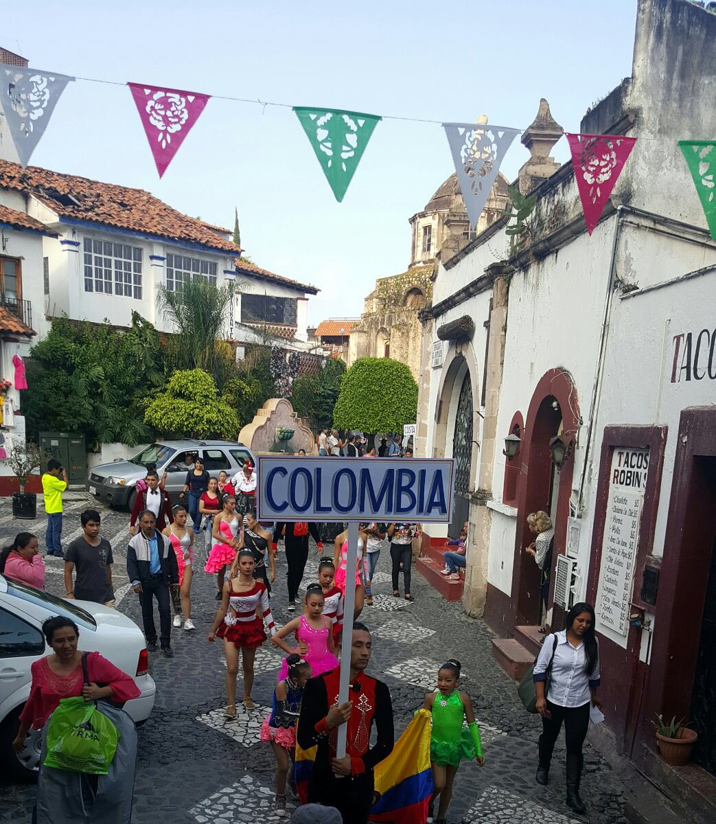 Sectur_Guerrero's tweet photo. Así se ve hoy #Taxco con el 1er. Festival Internacional de Ballets de Danza Folklórica con 6 países de Latinoamérica https://t.co/TAFTgUmLq6
