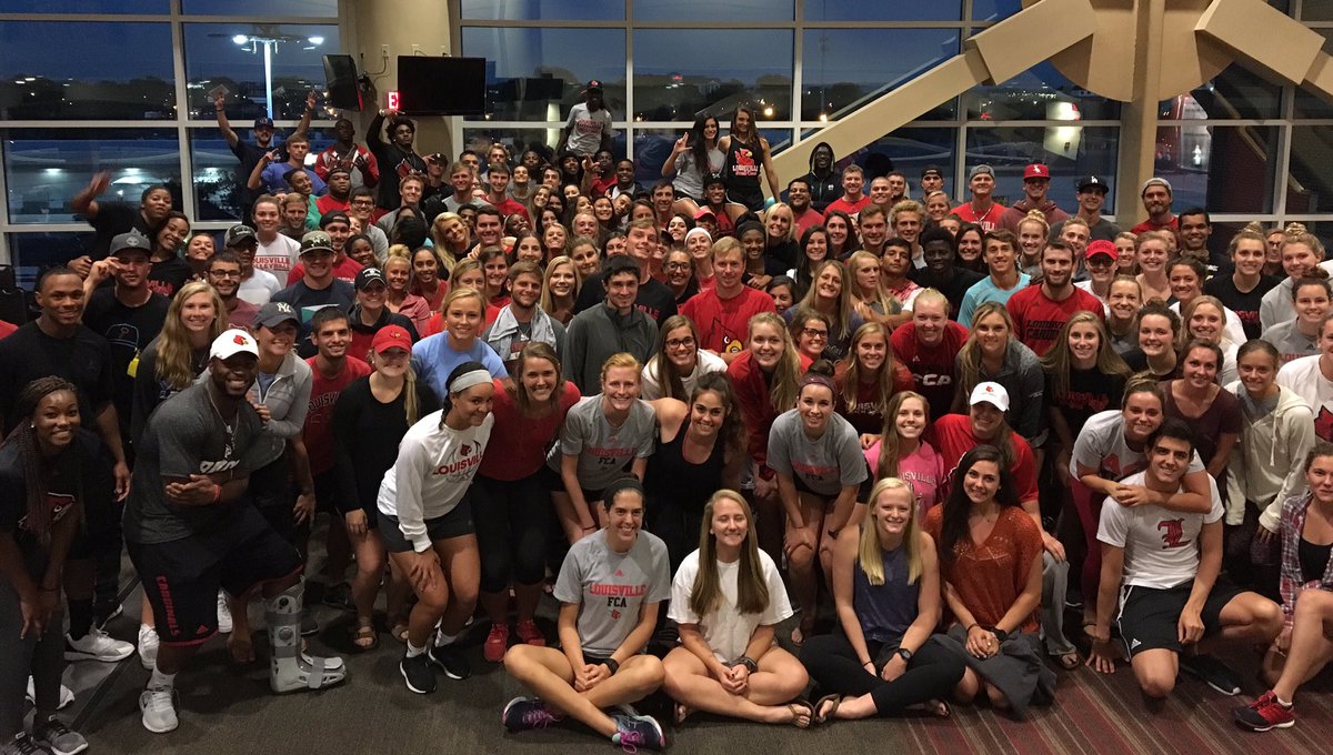 UofLfca's tweet photo. Great group at FCA tonight! #FCA #teammatesforchrist https://t.co/UmaWU6Xvdm