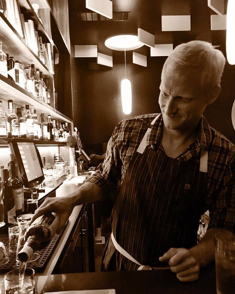 StatusKuoLA's tweet image. We are going to miss this pretty face @danecorrigan Join us this Wednesday @statuskuola #l… ift.tt/2cUY8rf