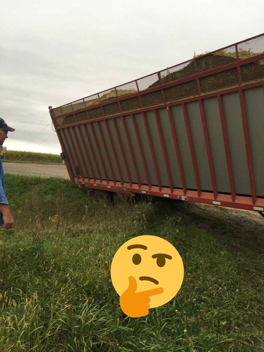 VernonQuaal's tweet photo. What the hell #harvest16 #getpulled @218_234 @QuaalBruce @FarmFuckUps https://t.co/ETS9IIJp3P